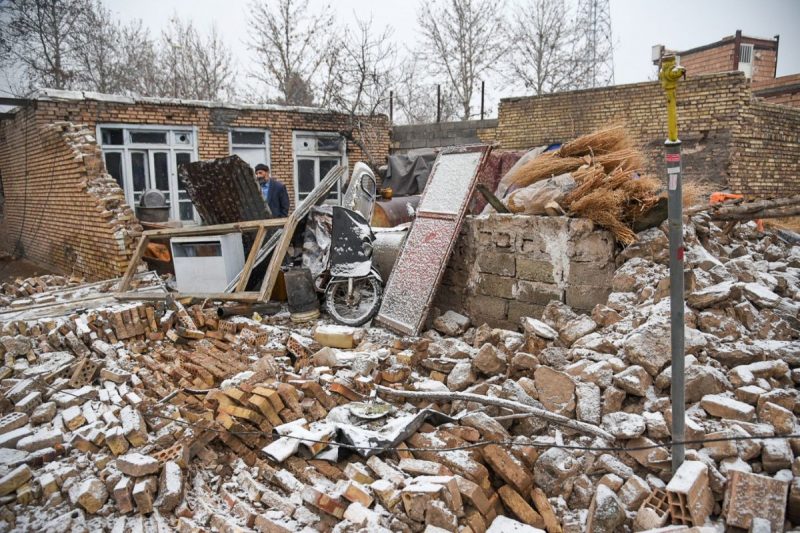 Terremoto deixou tr&ecirc;s pessoas mortas – Foto: Soheil FARAJI / ISNA / AFP