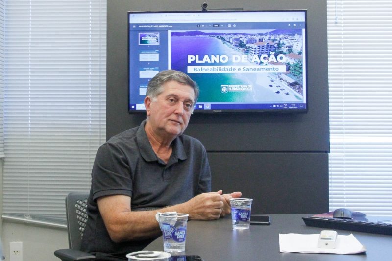 Top&aacute;zio apresentou ideias do projeto, ao lado do superintendente de saneamento, Lucas Arruda – Foto: Leo Munhoz/ND