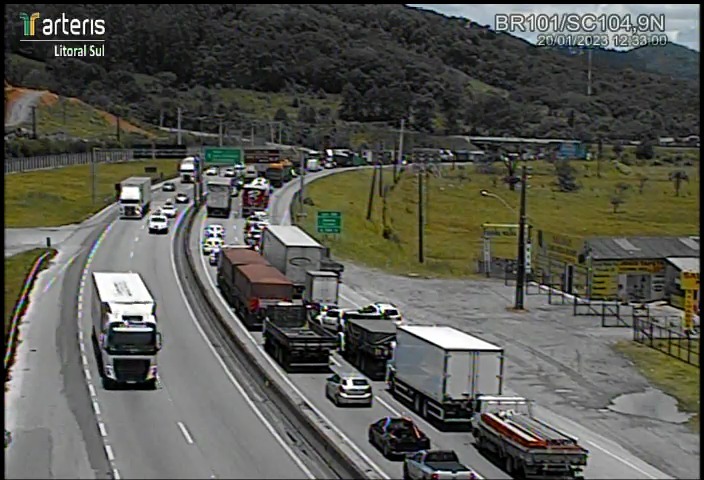 Filas de at&eacute; 18km foram registradas ap&oacute;s acidente – Foto: Arteris Litoral Sul/Reprodu&ccedil;&atilde;o/ND
