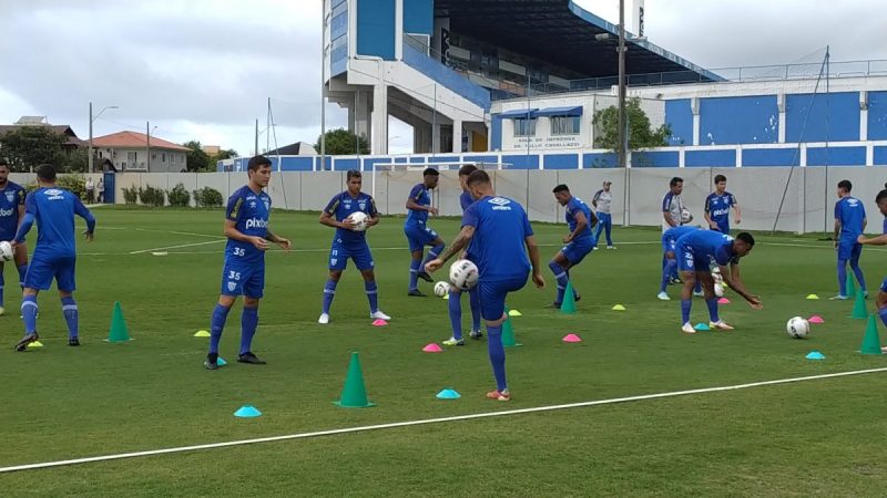 Atacante não participou do treino desta segunda-feira 