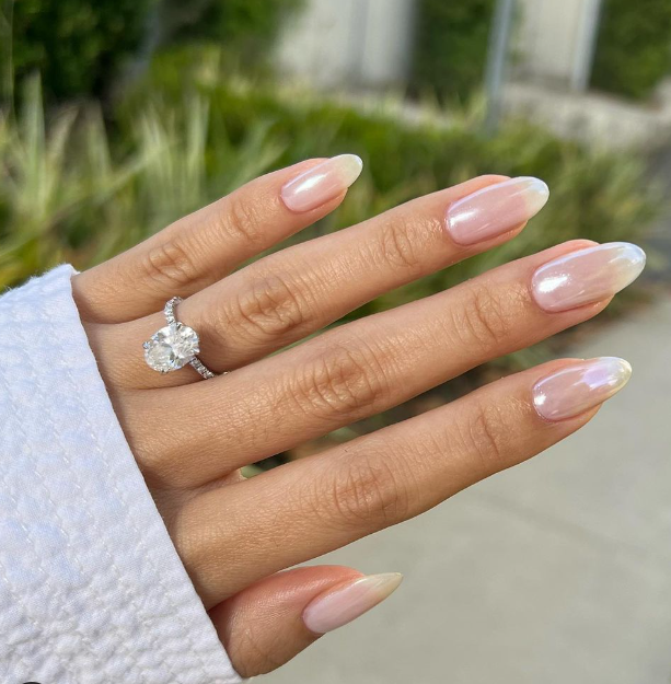 Unha gloss &mdash; Foto: Reprodu&ccedil;&atilde;o/Instagram @nailsbyzola/ ND