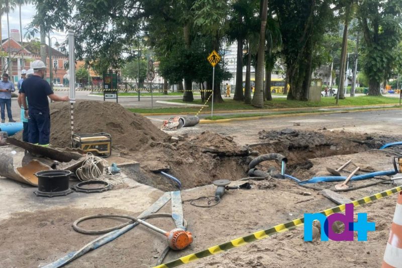Rua Nove de Mar&ccedil;o segue interditada para conserto de vazamento – Foto: Felipe Bambace/NDTV