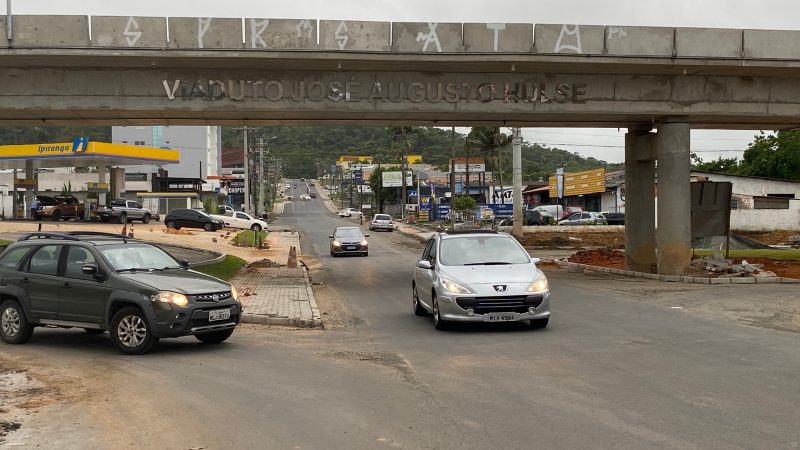 As obras no bairro S&atilde;o Luiz, entre elas um viaduto, ser&atilde;o inauguradas sem que estejam totalmente conclu&iacute;das. – Foto: Divulga&ccedil;&atilde;o