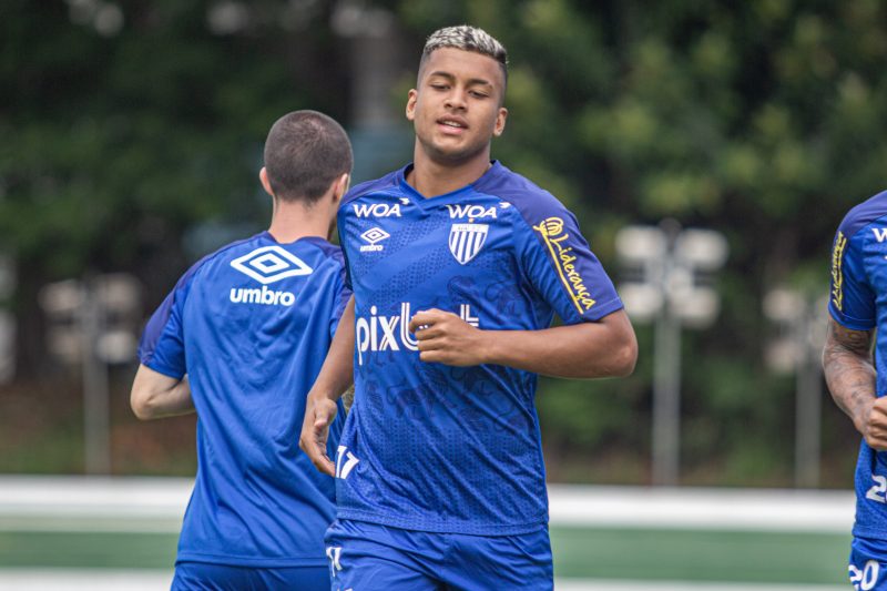 Vitinho sofreu uma lesão na coxa durante a pré-temporada do Avaí