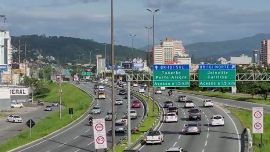 Segunda-feira de trânsito intenso em Florianópolis; confira os pontos com retenção