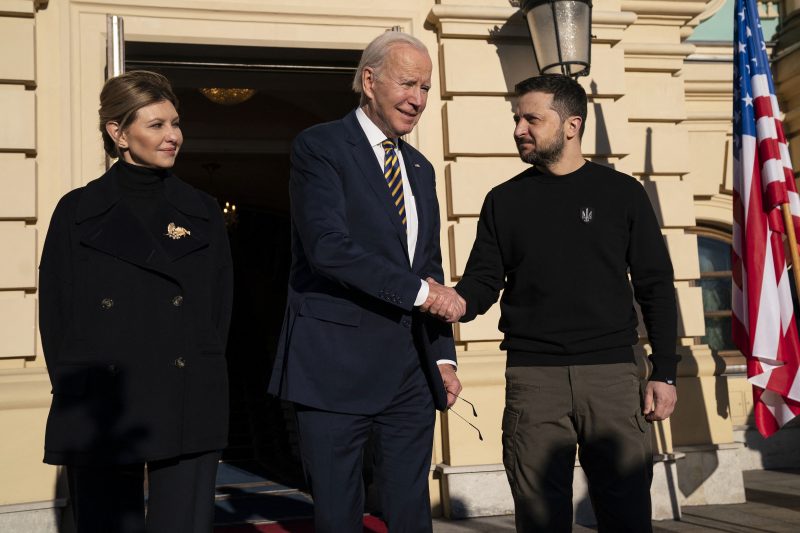 Biden anuncia novas entregas de armas &agrave; Ucr&acirc;nia em visita surpresa a Kiev – Foto: AFP/ND