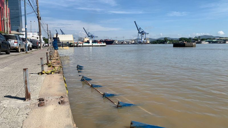 Estrutura cedeu e caiu no rio – Foto: Reprodu&ccedil;&atilde;o/Almir Rodrigues/NDTV