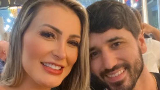 Andressa Urach responde críticas por deixar filho filmar conteúdos  eróticos: 'Em família é melhor