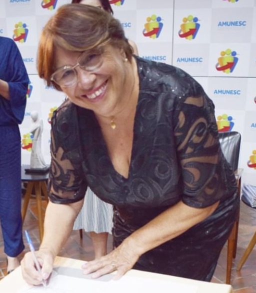 Primeira mulher presidente da Amunesc j&aacute; assumiu. – Foto: Divulga&ccedil;&atilde;o