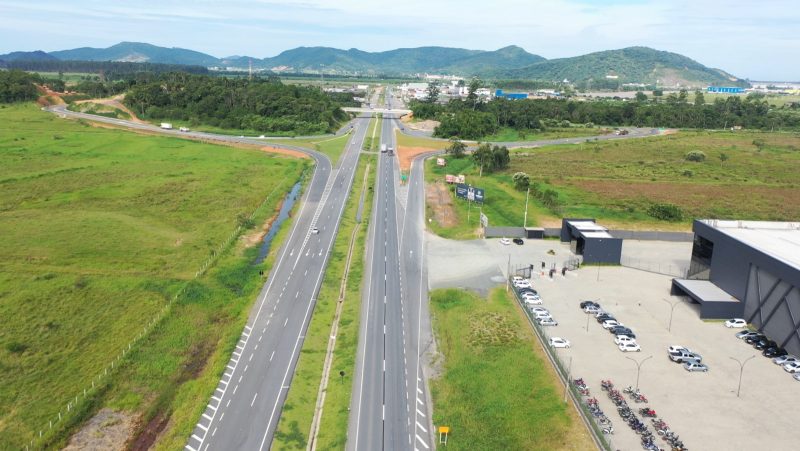 Novo viaduto sobre a BR-470, no acesso de Luiz Alves, foi liberado no in&iacute;cio deste ano – Foto: DNIT/Reprodu&ccedil;&atilde;o/ND