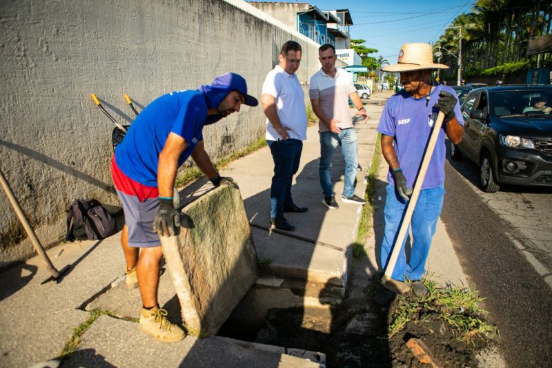 M&aacute;quinas e caminh&otilde;es de hidrojato se deslocaram para dar in&iacute;cio a opera&ccedil;&atilde;o nas regi&otilde;es do Brejaru e Jardim Eldorado – Foto: PMP/Divulga&ccedil;&atilde;o/ND