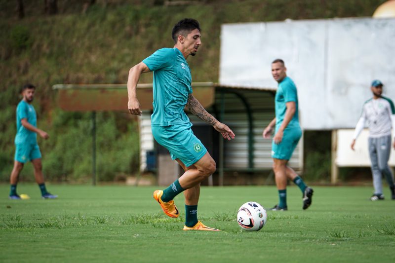 Gustavo Cazonatti, volante da Chapecoense, tem les&atilde;o – Foto: iago Meneghini/ACF/ND