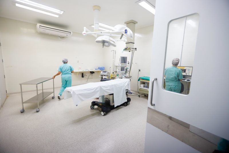 Seu Batista e Dona Jorgelita esperavam por procedimentos h&aacute; tr&ecirc;s anos: “n&atilde;o &eacute; f&aacute;cil, mas Deus &eacute; pai” – Foto: Ricardo Trida/Secom/Divulga&ccedil;&atilde;o/ND