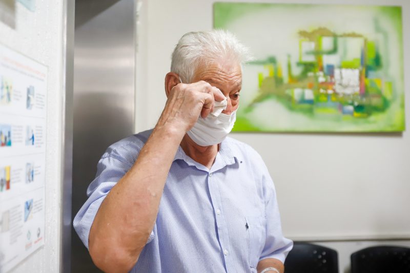 Seu Batista j&aacute; tem data para fim da espera pela cirurgia – Foto: Ricardo Trida/Secom/Divulga&ccedil;&atilde;o/ND