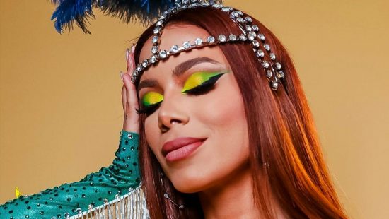 Anitta se disfarça e curte Carnaval de Salvador nas ruas: 'Ninguém