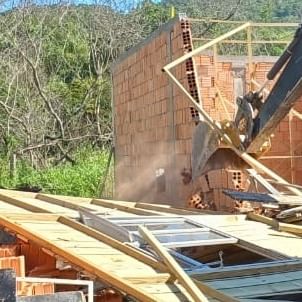 Casas em loteamento ilegal de Porto Belo s&atilde;o demolidas em for&ccedil;a-tarefa – Foto: Pol&iacute;cia Civil/Divulga&ccedil;&atilde;o/ND