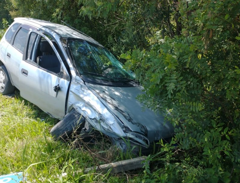 Motorista do Corsa deixa esposa e filho de 3 anos feridos ap&oacute;s acidente – Foto: PMRV/Divulga&ccedil;&atilde;o/ND