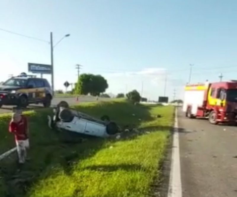 acidente dois carros 