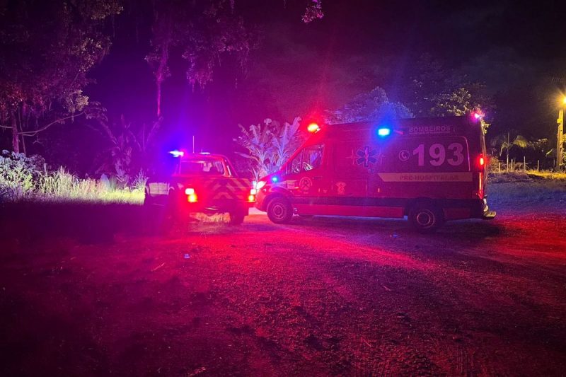 Carro despencou de barranco e caiu em rio em Massaranduba – Foto: BVM/Divulga&ccedil;&atilde;o