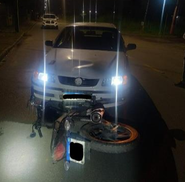 Acidente entre carro e moto foi registrado em Timb&oacute; – Foto: Divulga&ccedil;&atilde;o/Pol&iacute;cia Militar