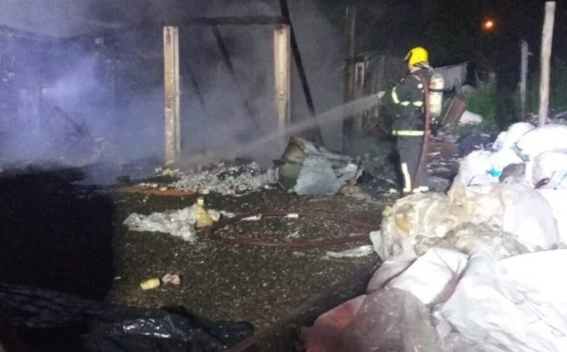 Funcion&aacute;rio demitido &eacute; o principal suspeito de colocar fogo em empresa de SC – Foto: Corpo de Bombeiros/Divulga&ccedil;&atilde;o/ND