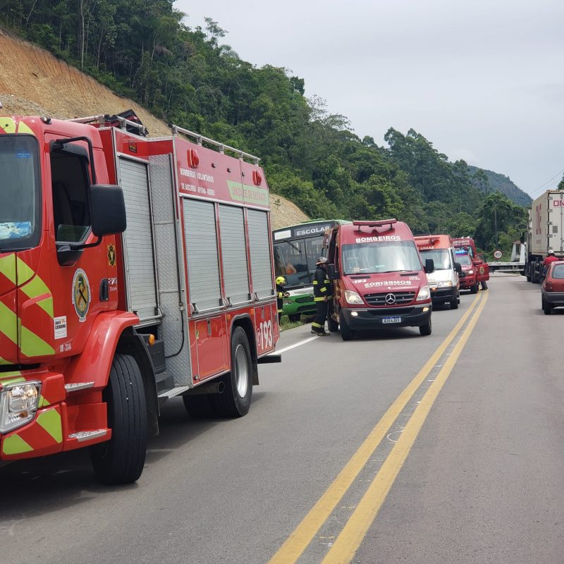 O Corpo de Bombeiros Volunt&aacute;rios de Ascurra, Api&uacute;na e Rodeio foram acionados por volta das 12h30 para atender a ocorr&ecirc;ncia – Foto: Corpo de Bombeiros / Reprodu&ccedil;&atilde;o ND