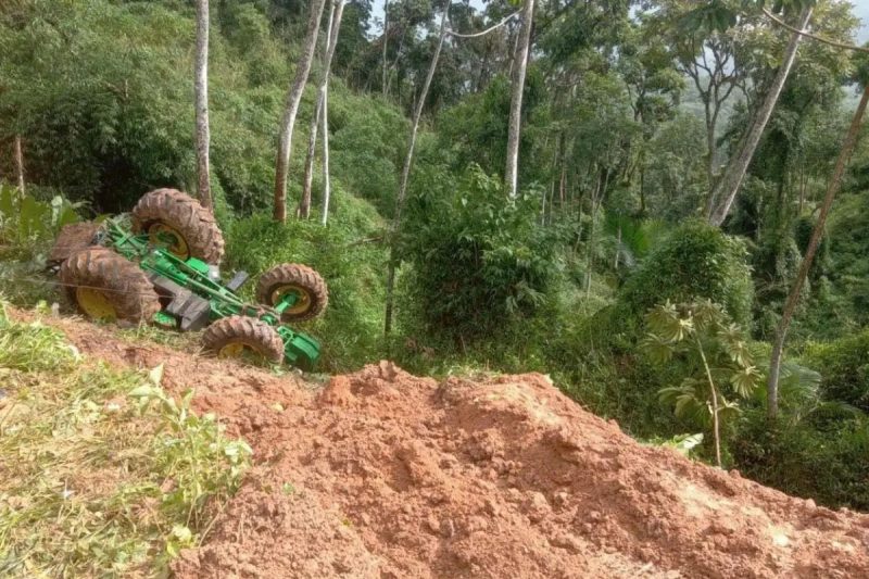 Trator captou e agricultor de 50 anos ficou preso embaixo do ve&iacute;culo – Foto: Bombeiros Volunt&aacute;rios de Corup&aacute;/Divulga&ccedil;&atilde;o