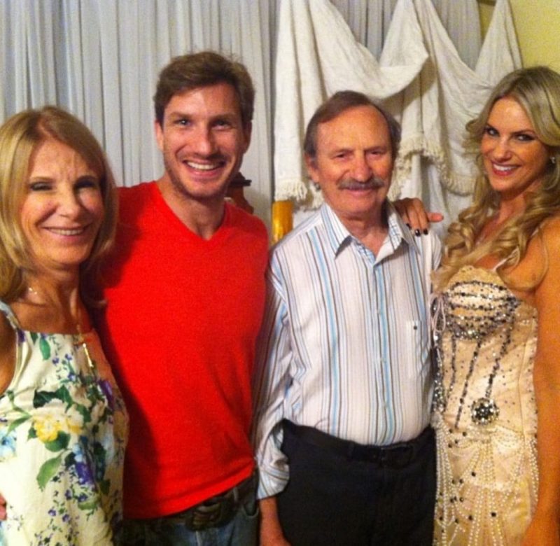 Altair entre a esposa Zaira e os filhos o m&eacute;dico Rafael e a filha a bioqu&iacute;mica Alessandra – Foto: Divulga&ccedil;&atilde;o/ND
