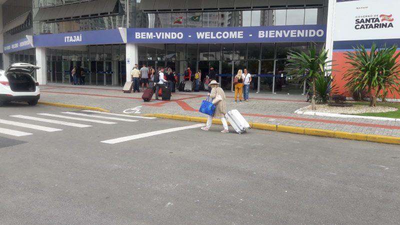 Passageiros sofreram com o atraso do embarque – Foto: Paulo S&eacute;rgio/NDTV