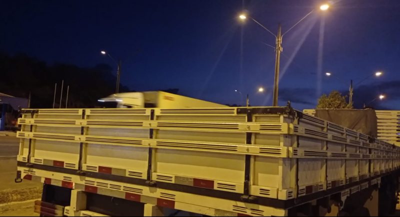 Caminhoneiro &eacute; flagrado dirigindo por 21 horas ininterruptas na BR-470 em Rio do Sul – Foto: Divulga&ccedil;&atilde;o/Pol&iacute;cia Rodovi&aacute;ria Federal