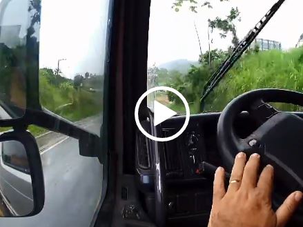 Caminhoneiro grava v&iacute;deo para mostrar trecho perigoso na BR-470 em Blumenau – Foto: Divulga&ccedil;&atilde;o/ND