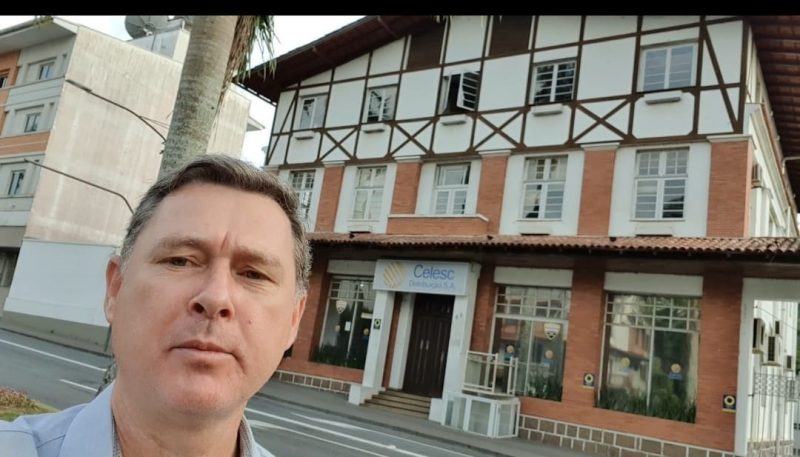 Cl&aacute;udio Varella deixa a ger&ecirc;ncia regional de Blumenau para assumir diretoria de setor da empresa – Foto: Redes Sociais/Arquivo Pessoal/Divulga&ccedil;&atilde;o/ND