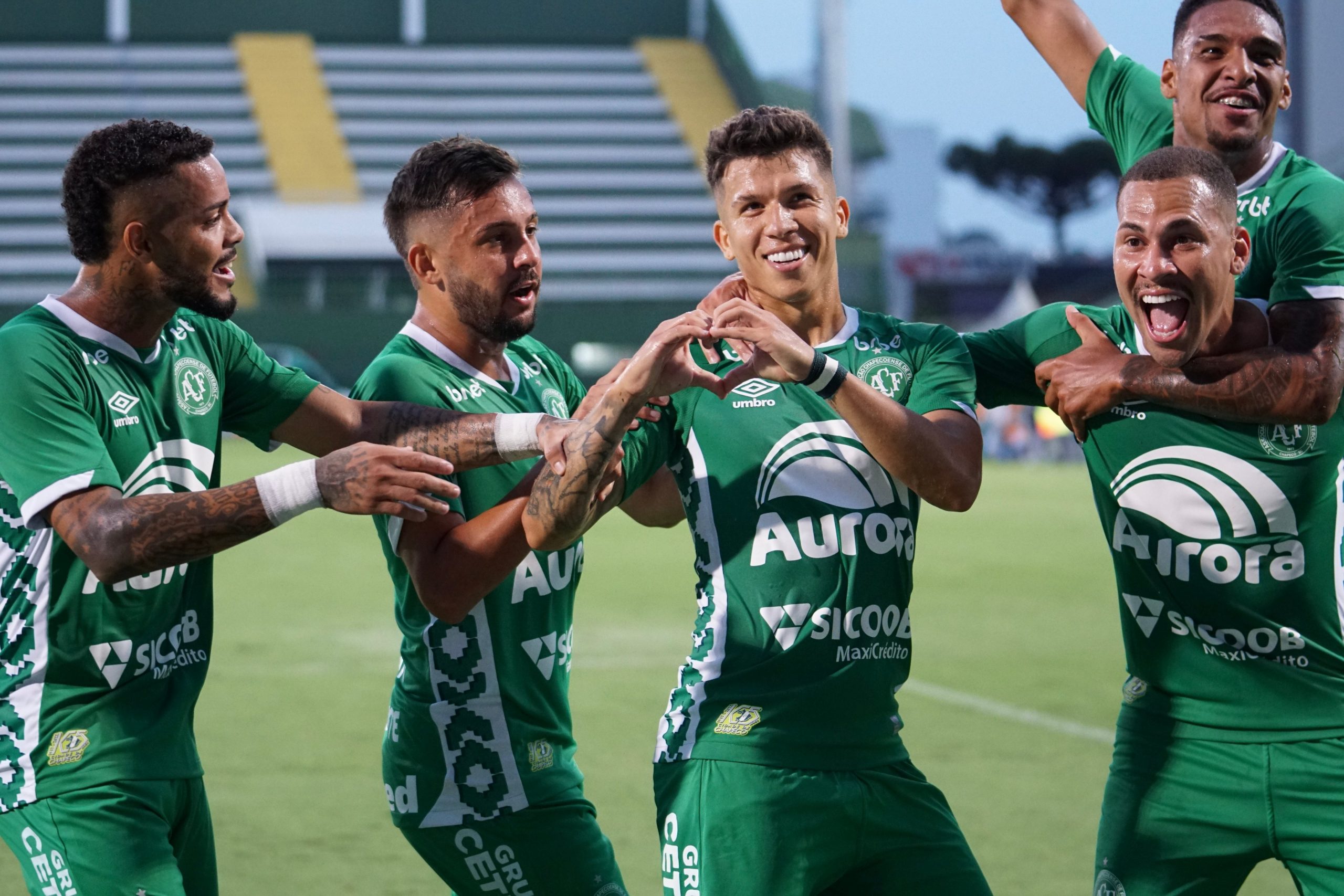 Quem é O Meia Que Participou De Metade Dos Gols Da Chapecoense?