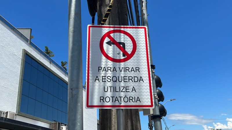 Muitos motoristas ignoram a sinaliza&ccedil;&atilde;o ao sair das vias transversais da Rua General Os&oacute;rio – Foto: Dalana Fischer/ND