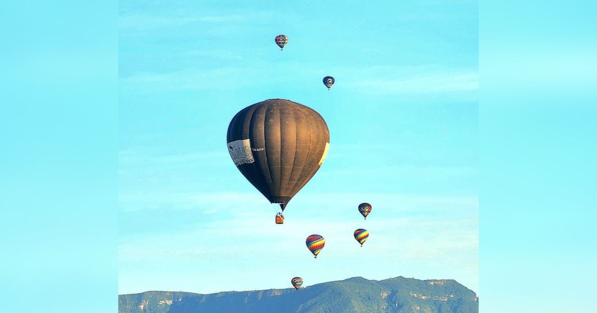 Balões de ar quente no céu de Praia Grande