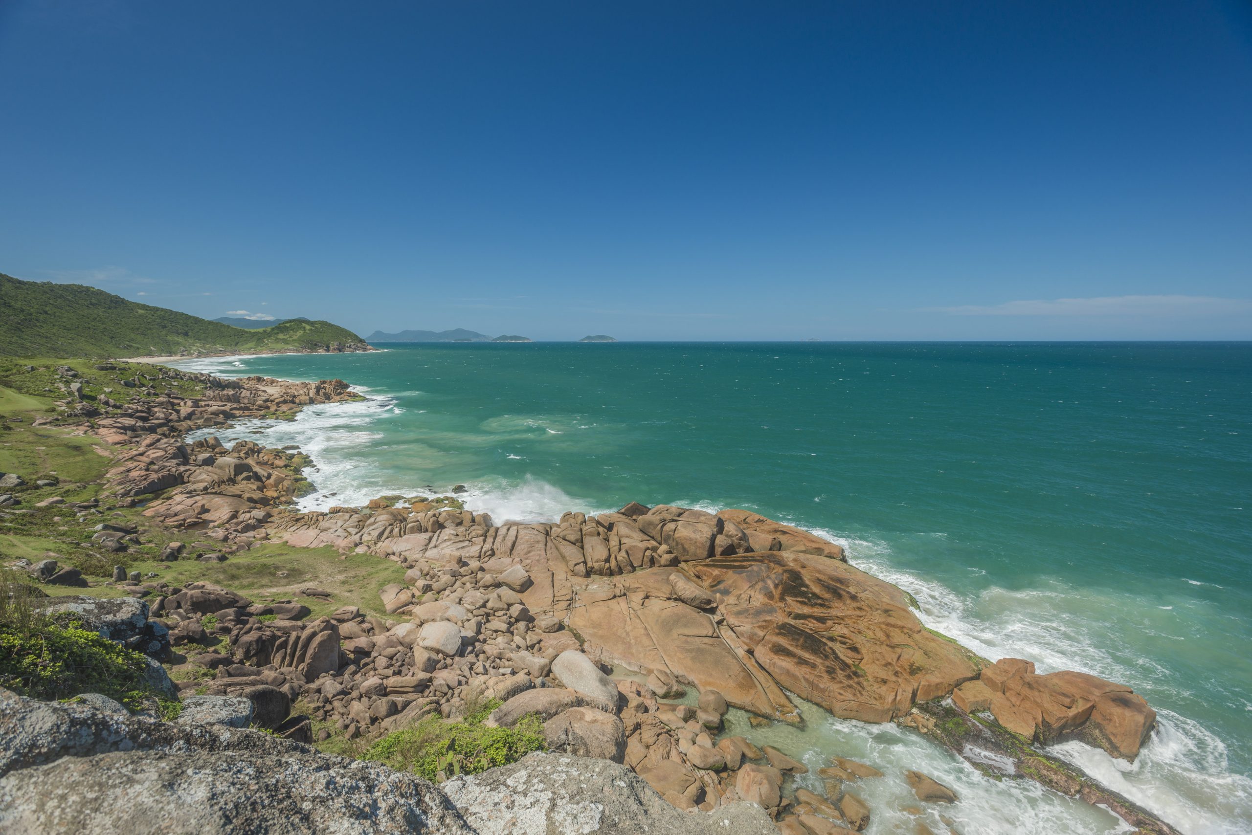 Descubra como encontrar uma piscina natural na praia do rosa