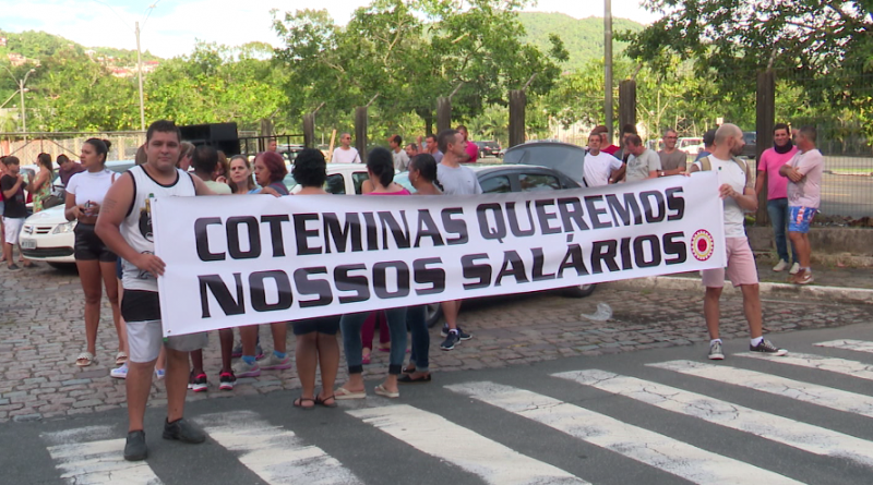 Em protesto, trabalhadores da Coteminas cobram sal&aacute;rios atrasados em Blumenau – Foto: NDTV/Reprodu&ccedil;&atilde;o/ND