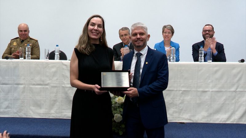 Em entrevista, delegada de Blumenau revela números e fala sobre operação nacional de combate aos casos de violência contra a mulher - Foto: Divulgação/Câmara de Vereadores de Blumenau/Reprodução/ND