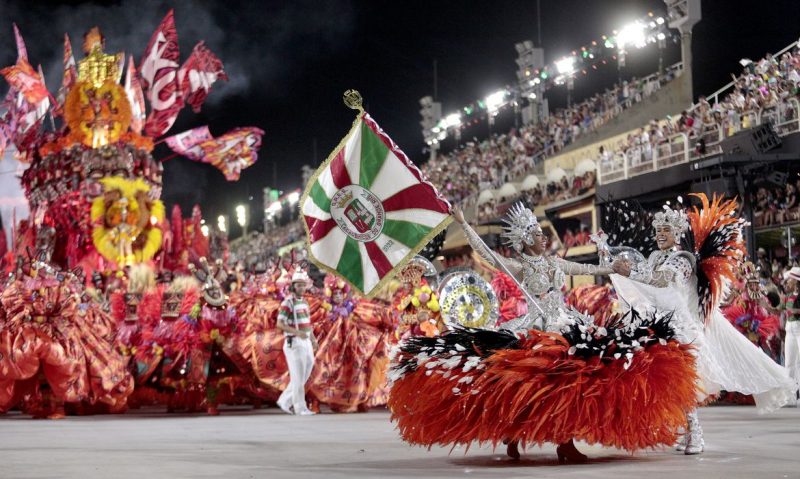 Desfile das escolas de samba no Rio de Janeiro – Foto: GABRIEL MONTEIRO/ND