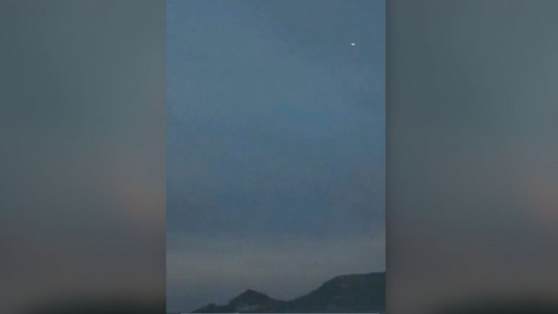 FRAME &ndash; Luz misteriosa foi vista no c&eacute;u de Florian&oacute;polis – Foto: Mr Sea/ Twitter/Reprodu&ccedil;&atilde;o ND