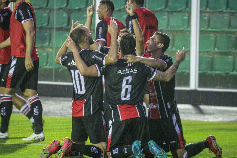 JEC conquistou a primeira vit&oacute;ria no Campeonato Catarinense superando o Atl&eacute;tico Catarinense, em Florian&oacute;polis – Foto: Gustavo Mej&iacute;a/JEC/Divulga&ccedil;&atilde;o/ND