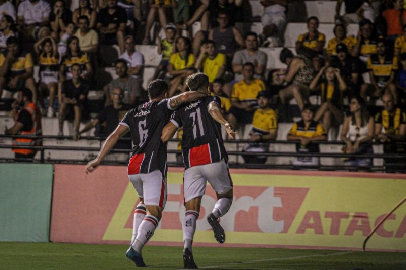 Pedro Henrique faz seu terceiro gol no Campeonato Catarinense e abriu o placar no jogo entre JEC e Crici&uacute;ma – Foto: Gustavo Mej&iacute;a/JEC/Divulga&ccedil;&atilde;o/ND