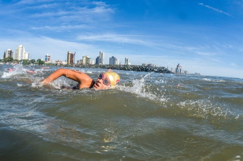 Beatriz Trancoso ficou com o t&iacute;tulo geral da Maratona Aqu&aacute;tica do Pi&ccedil;arras na prova de 4 km – Foto: Ricardo Augusto de Souza/ Rv Comunica&ccedil;&atilde;o