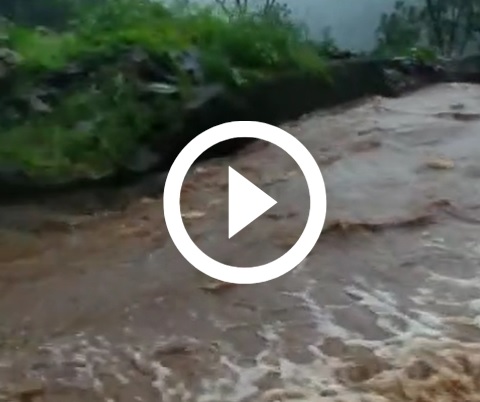 Chuva intensa causa enxurrada na Serra do Rio do Rastro – Foto: Eduardo Maciel / Reprodu&ccedil;&atilde;o ND