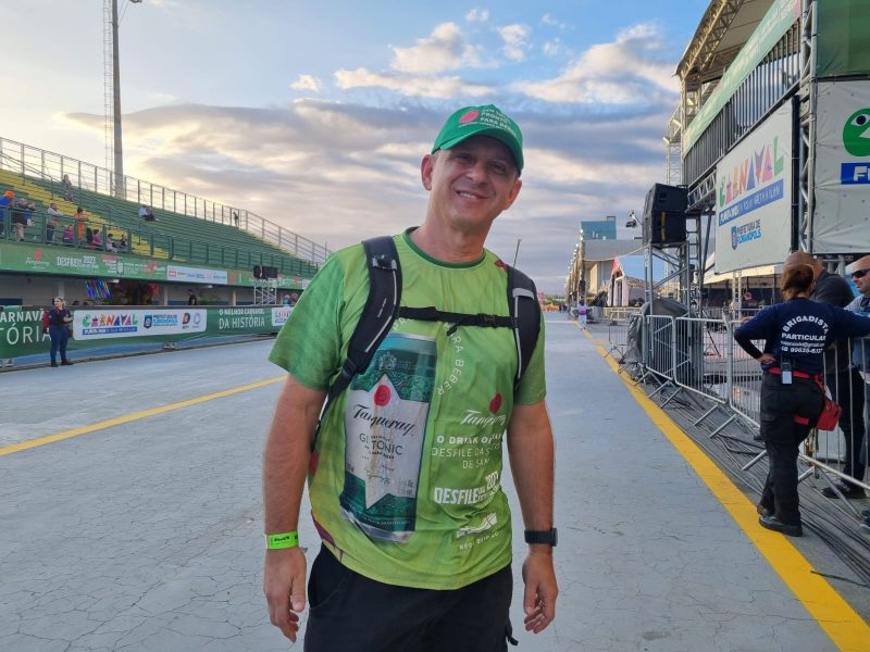 Empres&aacute;rio posa na Passarela do Samba Nego Quirido – Foto: Ana Schoeller/ND