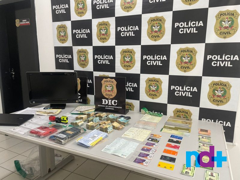 R$ 95 mil foram apreendidos no local – Foto: Felipe Bambace/NDTV