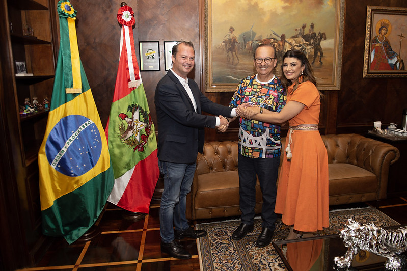 Neiva com o governador Jorginho Mello e a adjunta Catiane Seif – Foto: Roberto Zacarias/Secom/ND