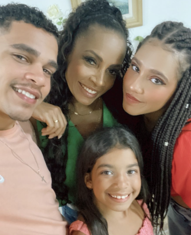 Tamara Damares &eacute; m&atilde;e de tr&ecirc;s filhos &mdash; o Luiz Gustavo, que est&aacute; com 19 anos, Maria Luiza, de 15 anos, e a Laura, de oito anos – Foto: Arquivo Pessoal/Cedido/ND