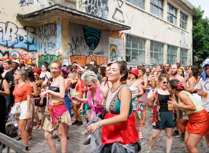 O bloco Fanfarra da Ponte desfila pelo centro de Florian&oacute;polis. – Foto: Leo Munhoz/ND