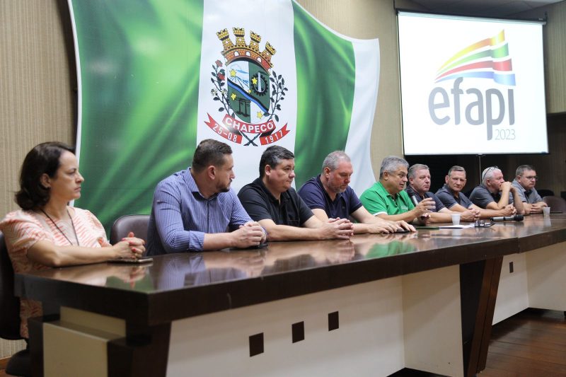 Reuni&atilde;o ocorreu na manh&atilde; desta quarta-feira, em Chapec&oacute; &mdash; Foto: Leandro Schmidt/Prefeitura de Chapec&oacute;/ND